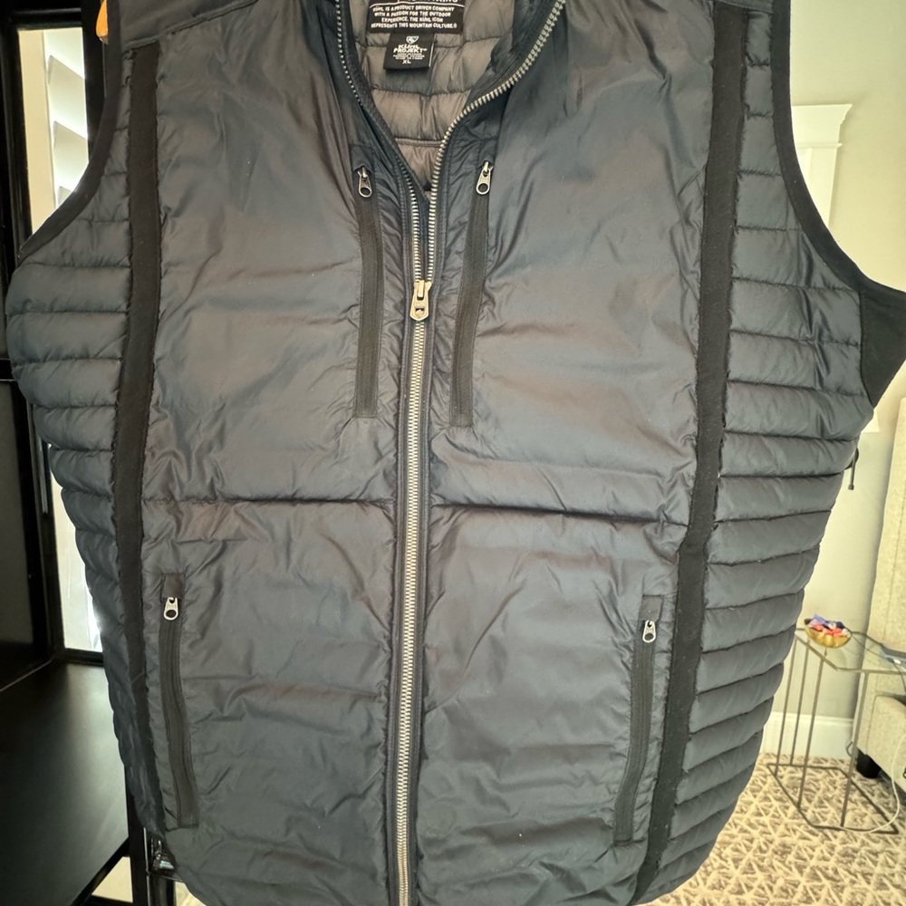 Kuhl Men’s Black Quilted Puffer Vest with Zip Pockets